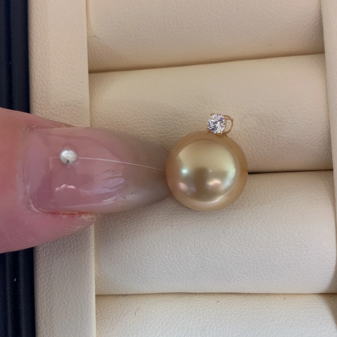 颈饰18K金镶嵌海水珍珠