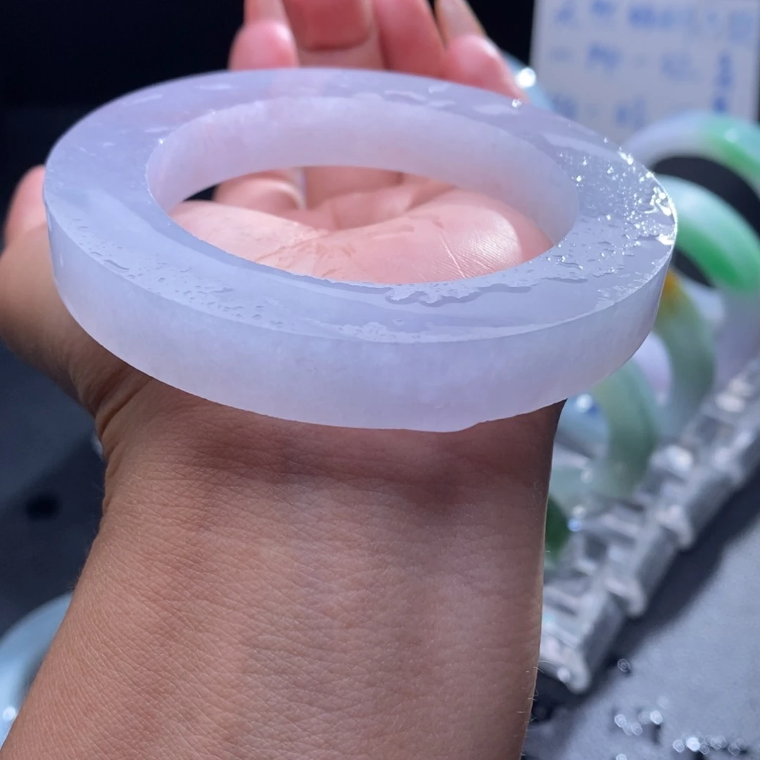 定制翡翠未镶嵌翡翠手镯