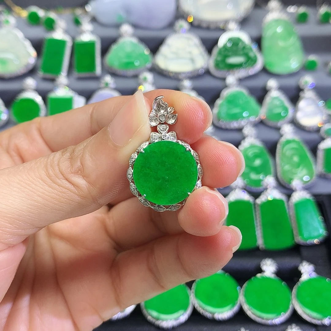 翡翠18K金镶嵌颈饰凌**香吊坠