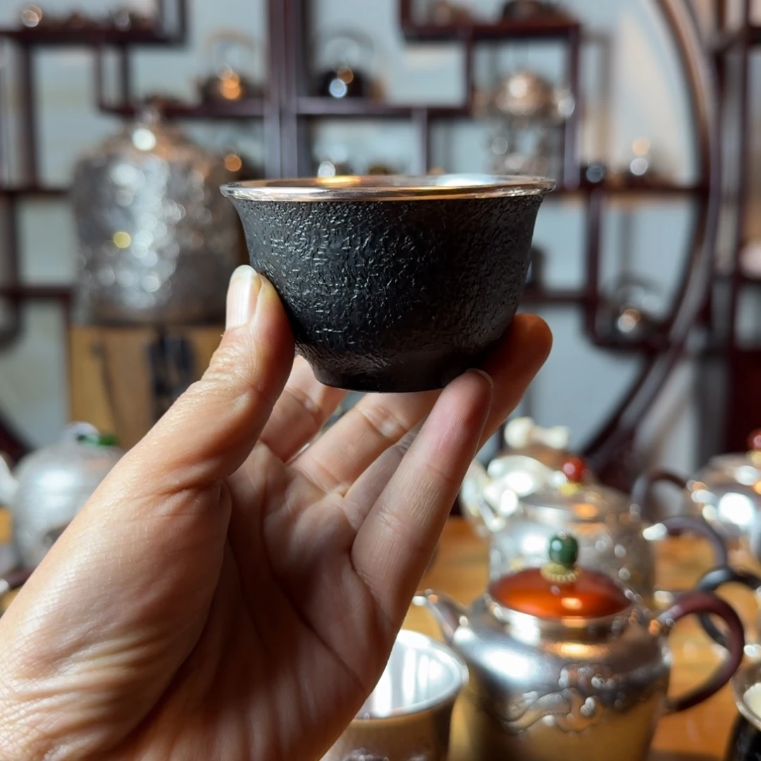 皮***晦足银999纯手工放漏铁包银主人杯