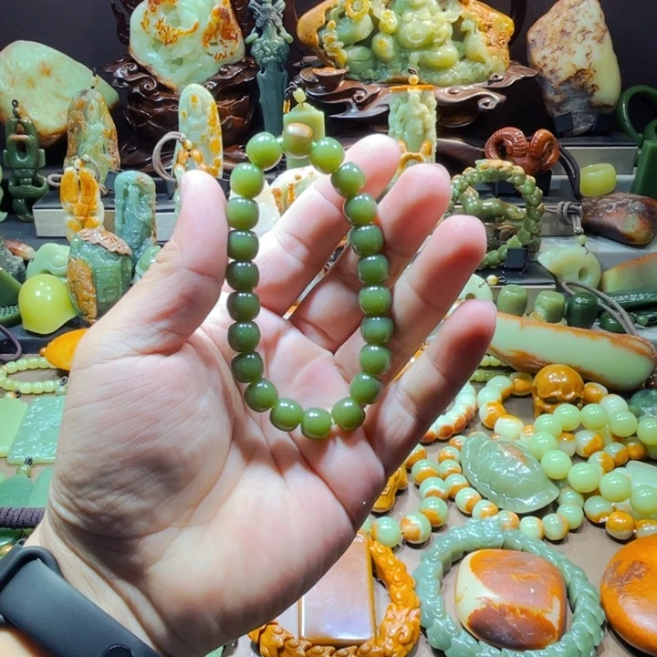 透闪石质玉未镶嵌珠宝奇石