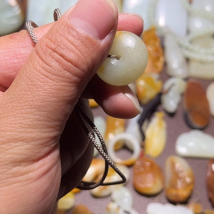 和田玉未镶嵌吊坠(不含链)