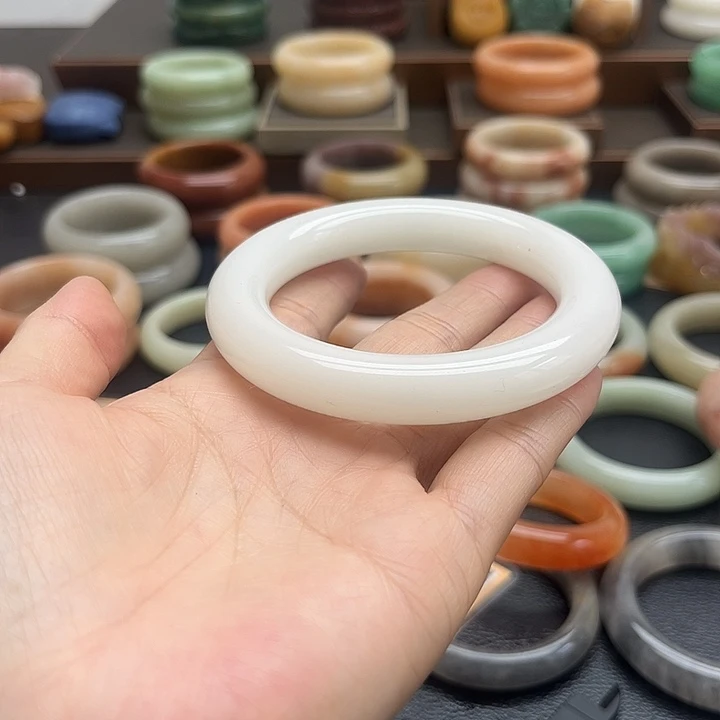 石英质玉未镶嵌手镯