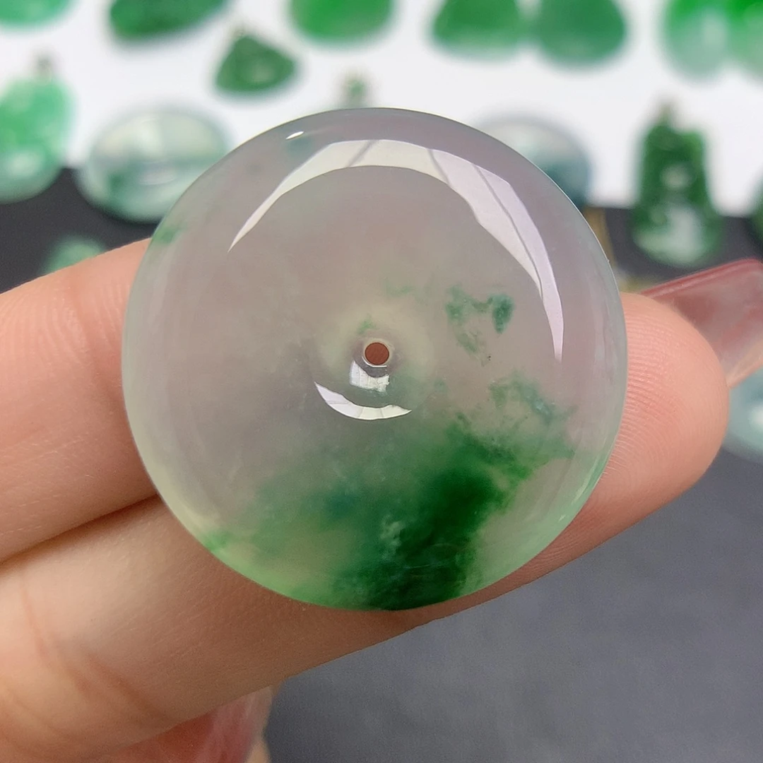 翡翠颈饰未镶嵌平安扣