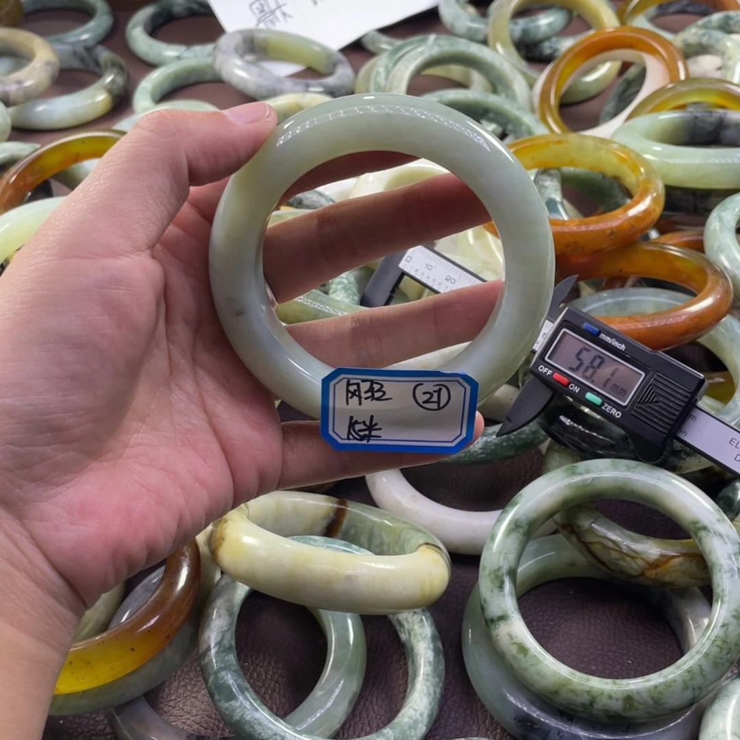 风***轻蛇纹石玉未镶嵌手镯