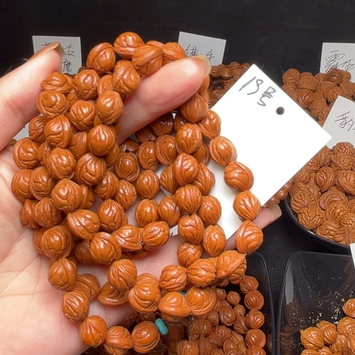 楞***施桃核吊坠玉龙脊10左右脖挂