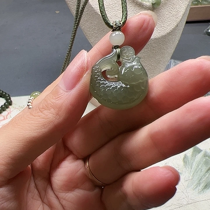 和田玉未镶嵌颈饰1