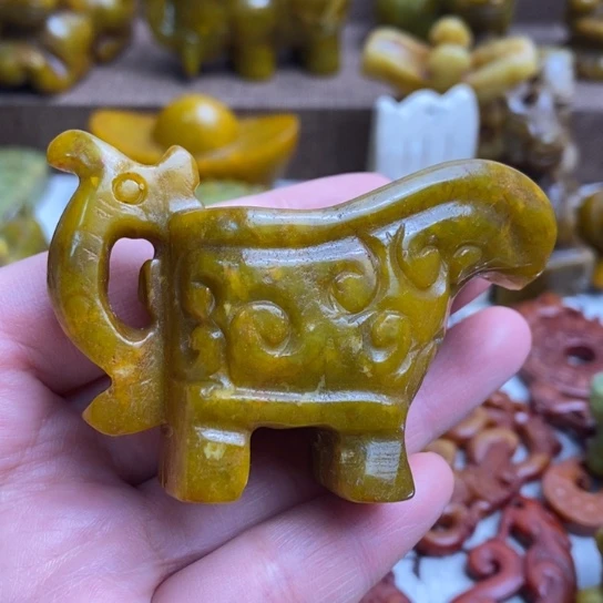 蛇纹石玉未镶嵌颈饰