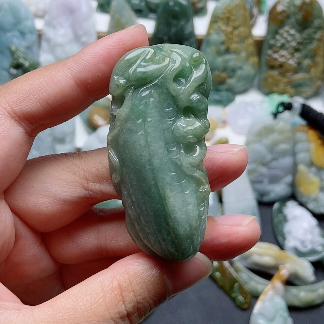 翡翠未镶嵌颈饰翡翠