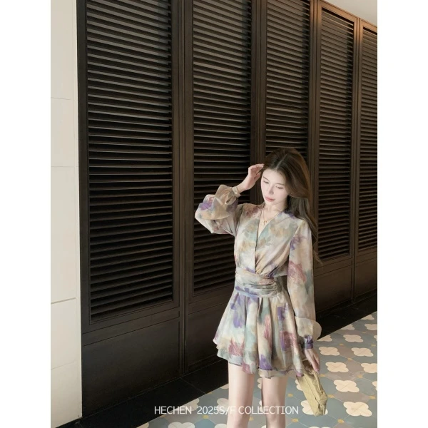 【禾呈】夏季时尚百搭显瘦V领长袖收腰扎染修身气质印花连体裤10443