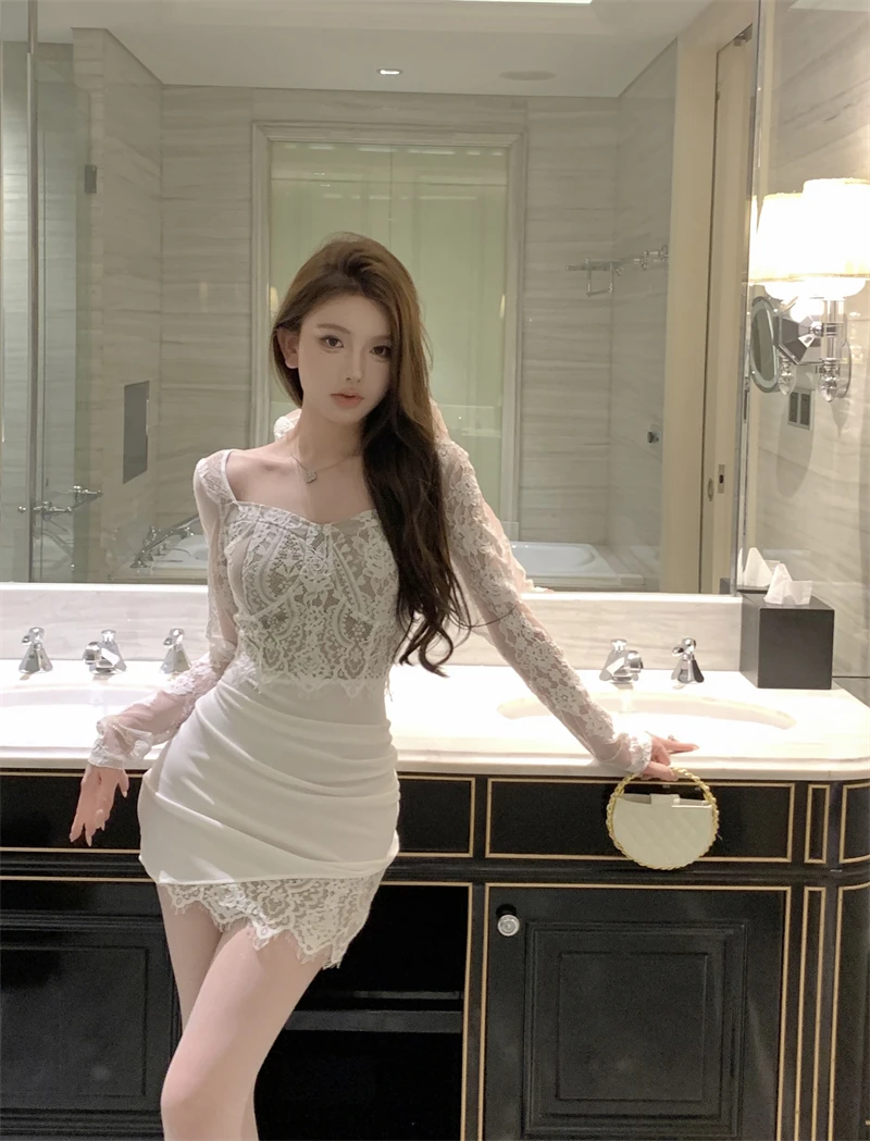 2025年冬季新款高级感性感蕾丝显瘦气质修身小众拼接花边连衣裙女