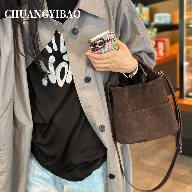 2025流行小包包女秋冬2025新款磨砂复古斜挎包韩版手提水桶包