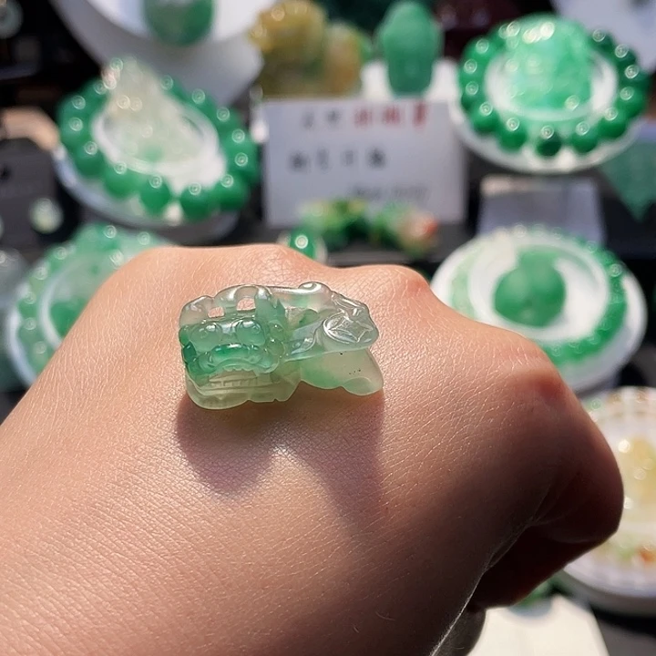 石英质玉未镶嵌吊坠周*