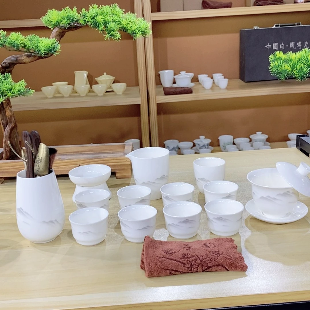瓷片水墨江山羊脂玉套装