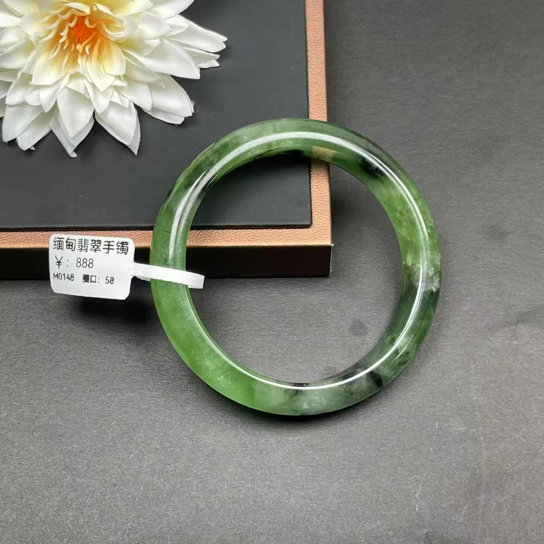 M0148菠菜绿飘花特色镯58圈口翡翠手镯