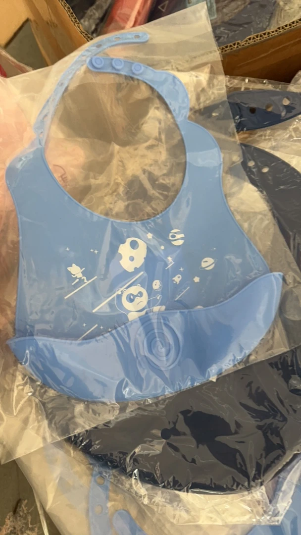 宝宝硅胶围兜饭兜发3个不挑色