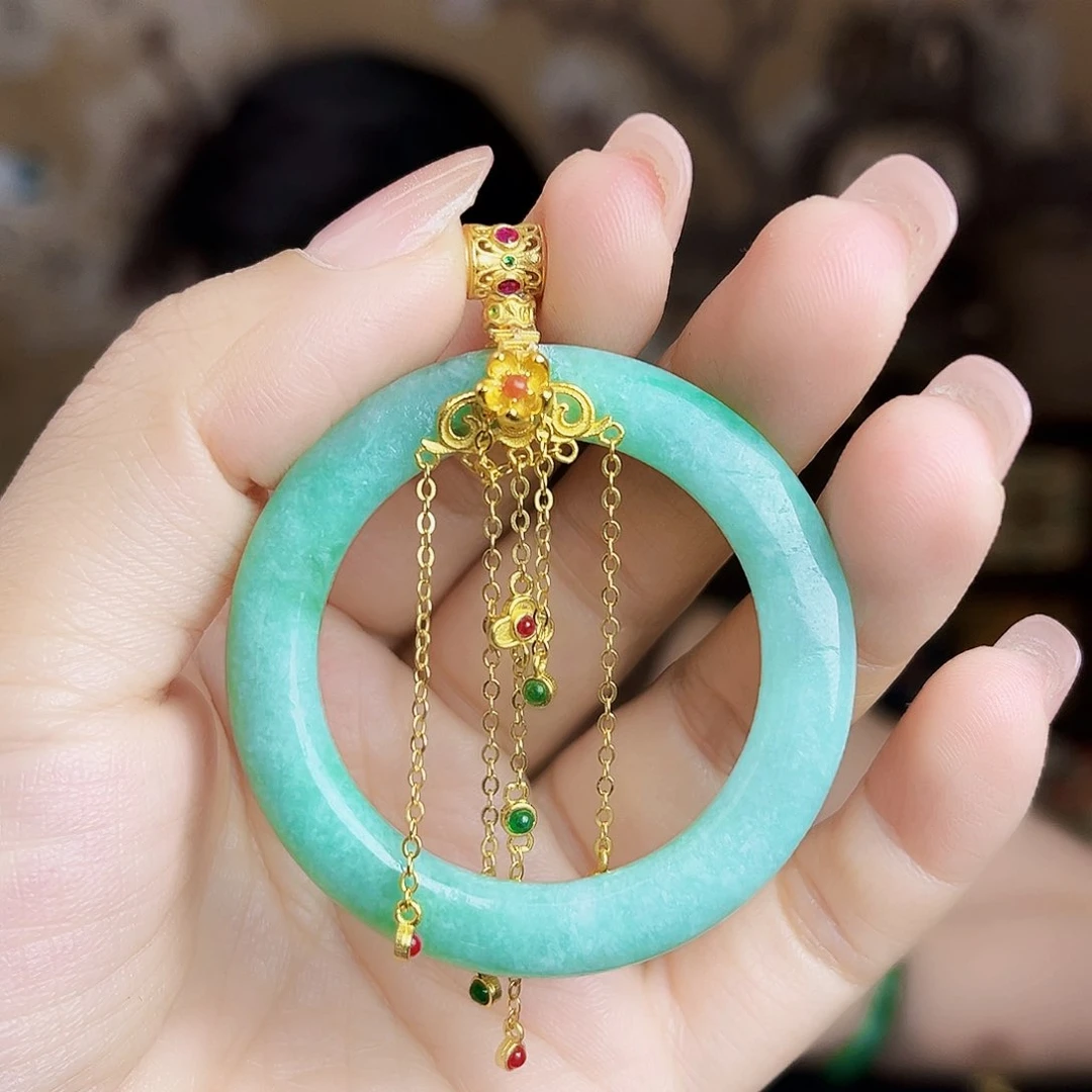 翡翠未镶嵌颈饰多样性