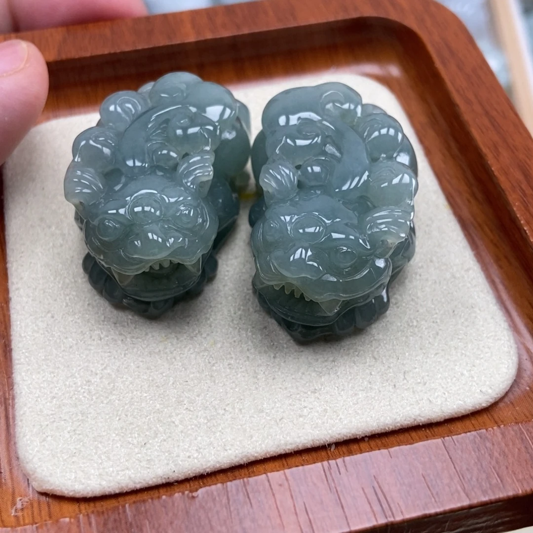 翡翠未镶嵌颈饰如意