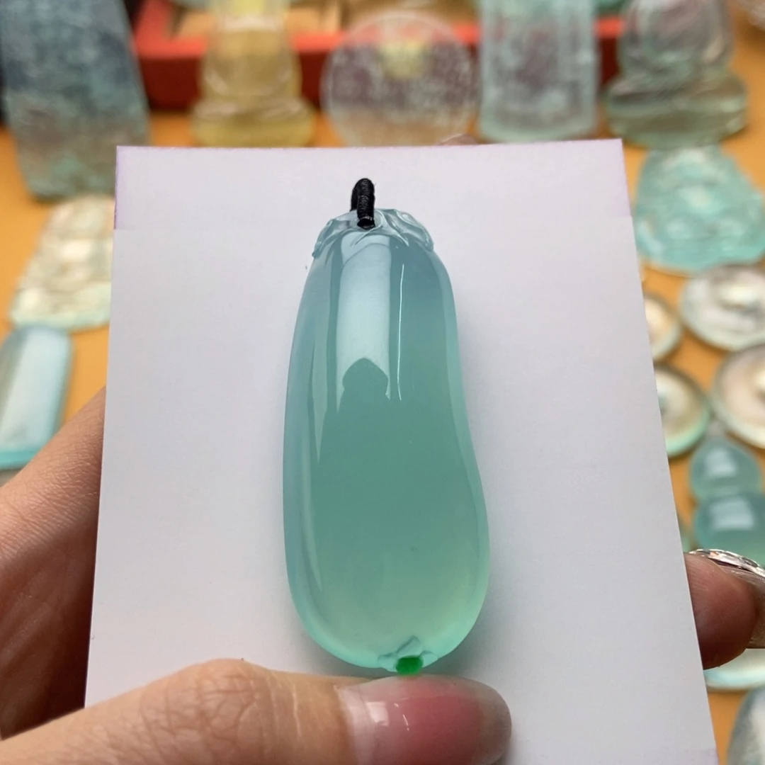 蛇纹石玉颈饰未镶嵌瓜