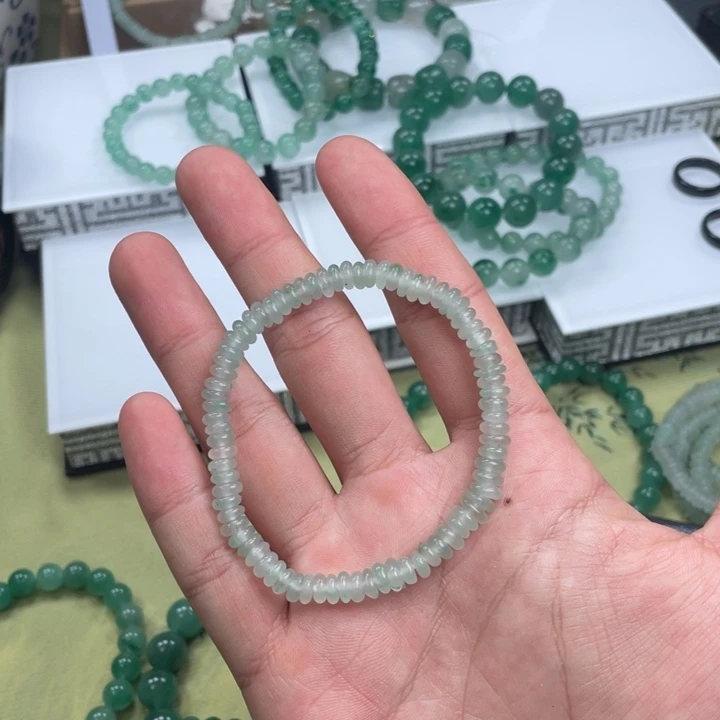 石英质玉（非洲翠）未镶嵌小米珠