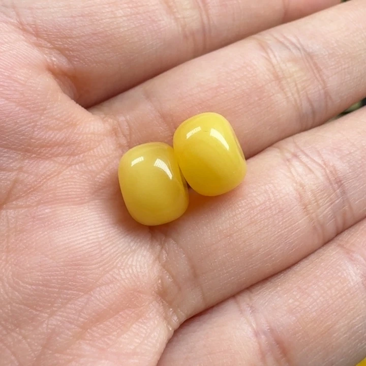 蜜蜡未镶嵌珠宝奇石