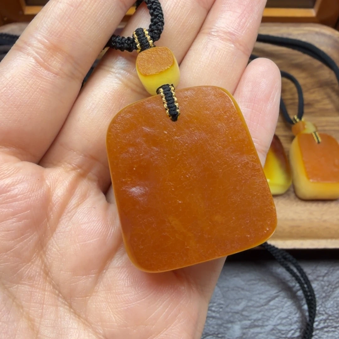 琥珀未镶嵌吊坠(赠链)