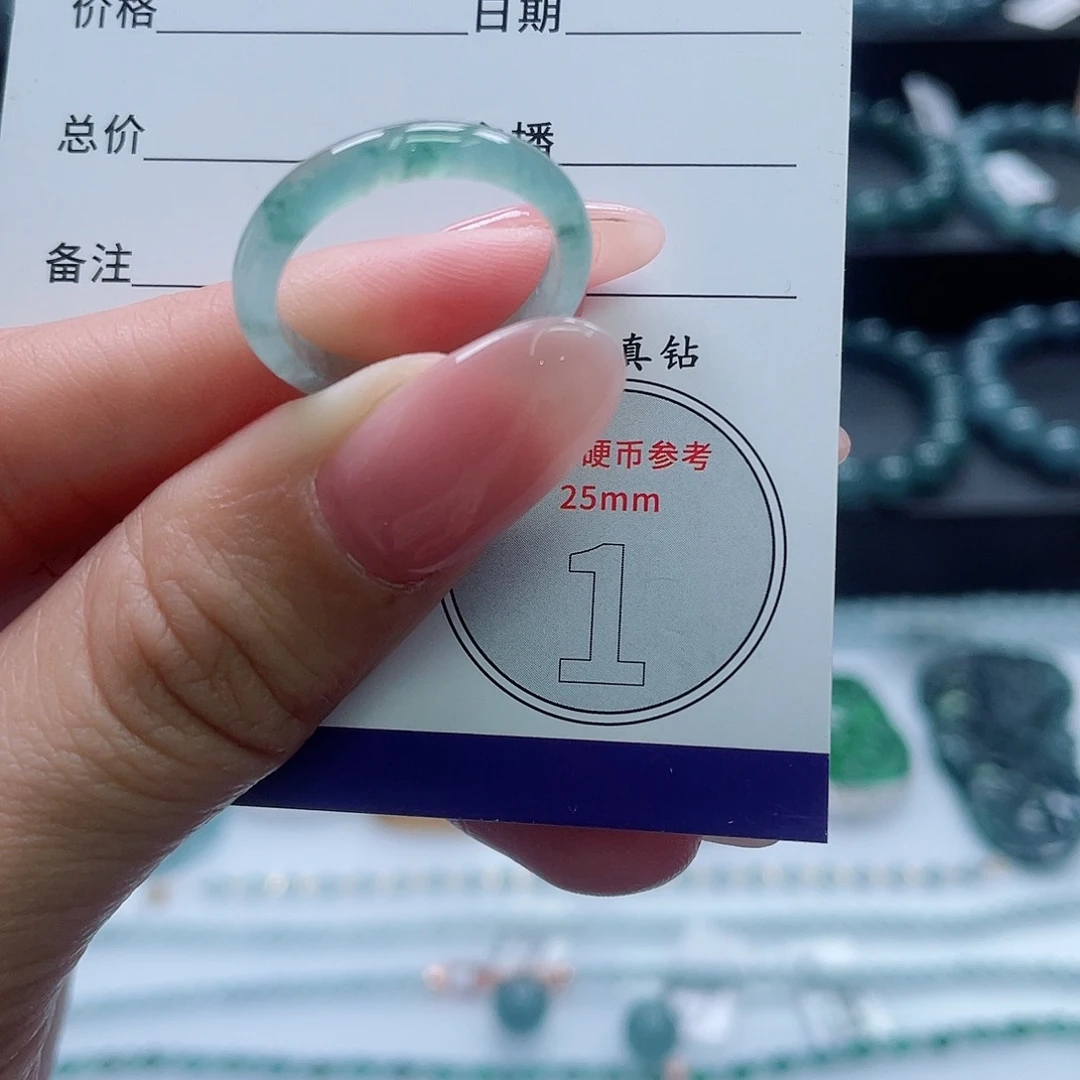 翡翠未镶嵌颈饰戒圈