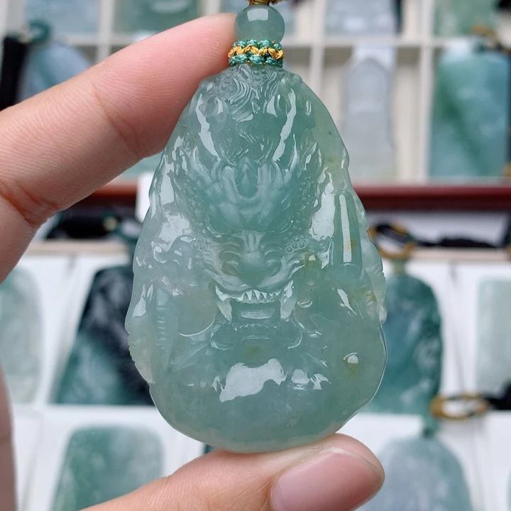 颈饰未镶嵌翡翠龙