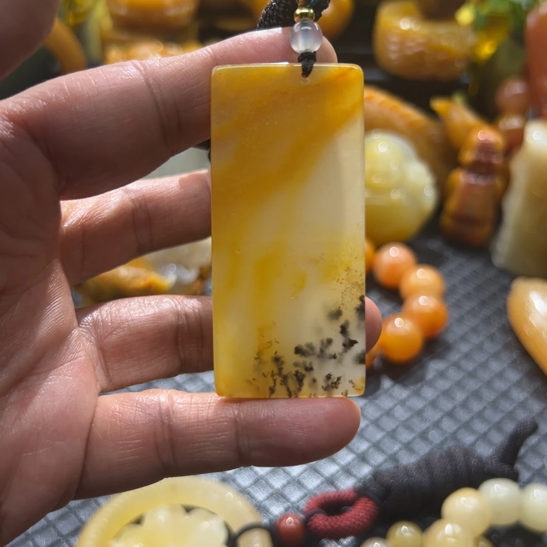 石英质玉未镶嵌颈饰