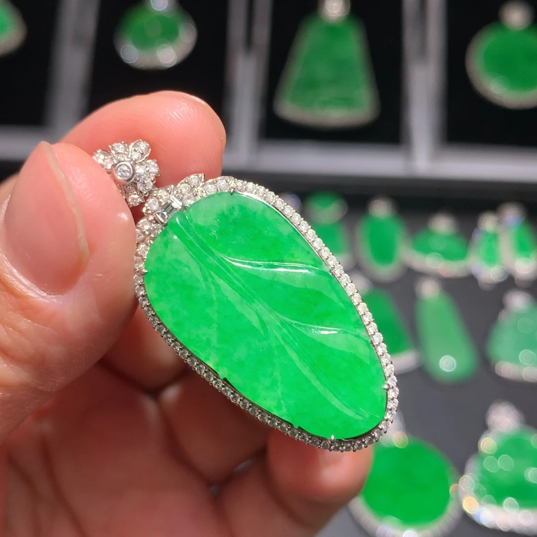 翡翠颈饰18K金镶嵌翡翠