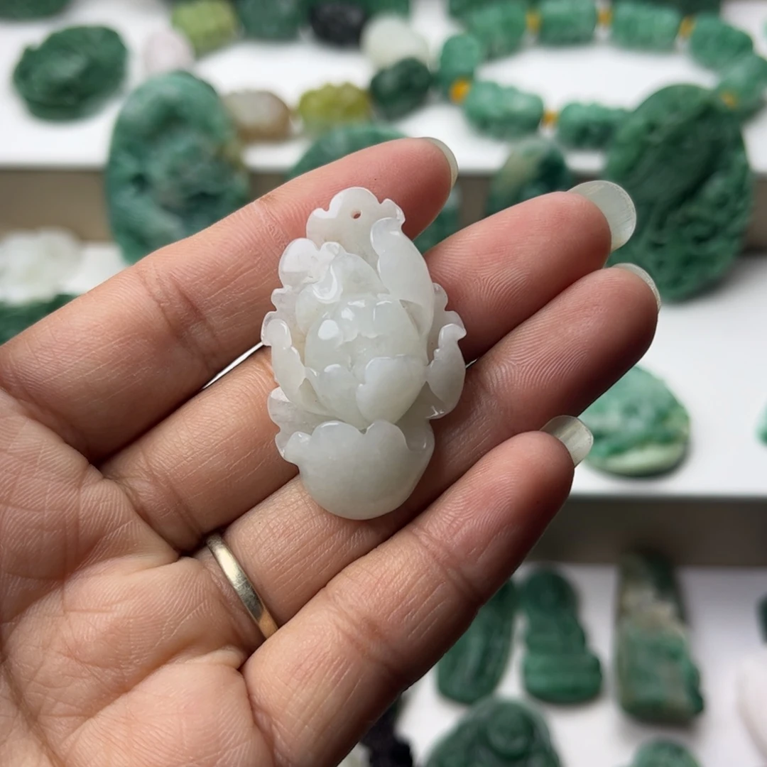 独山玉未镶嵌挂件