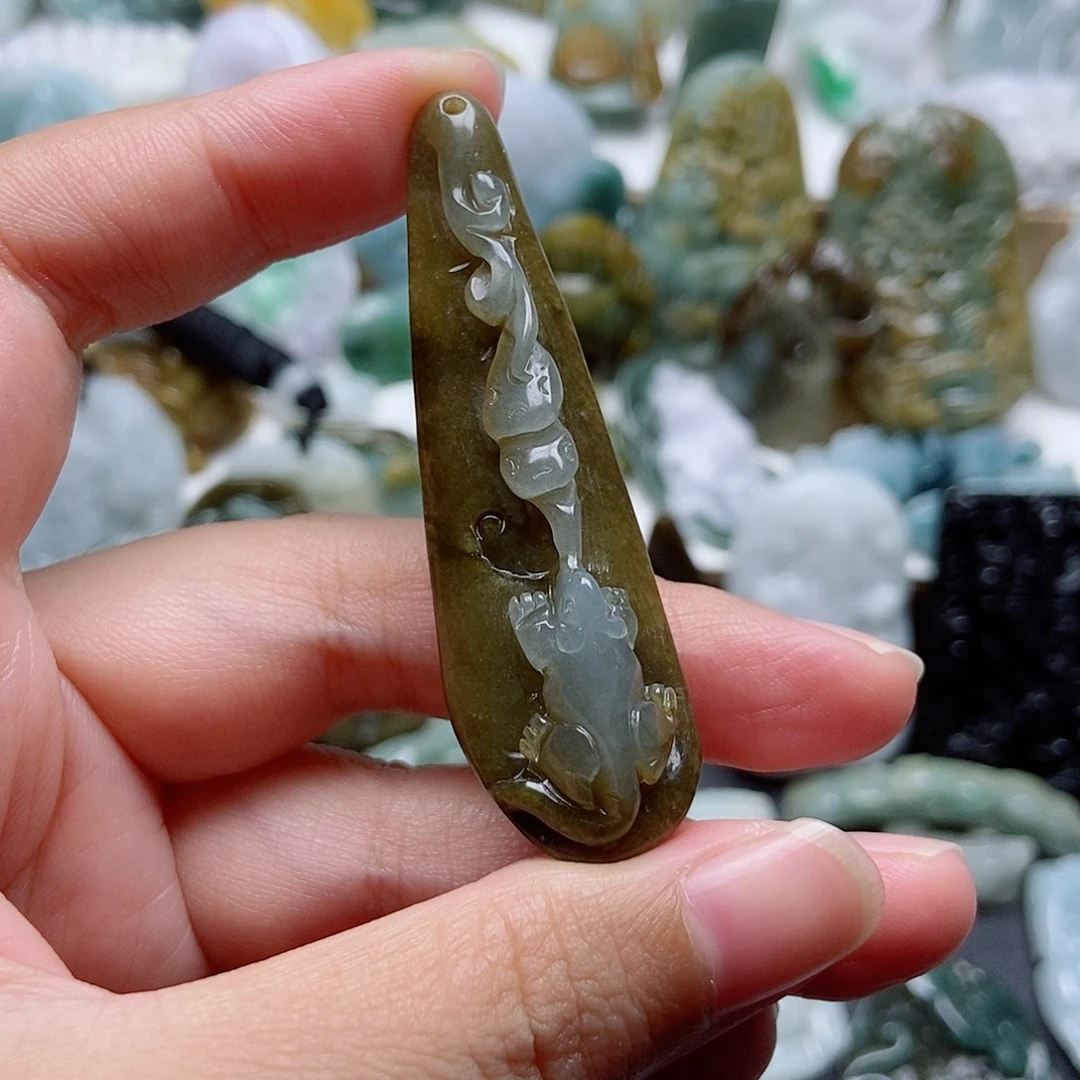翡翠未镶嵌颈饰翡翠