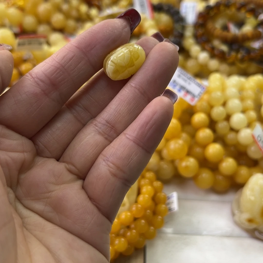 琥珀珠宝奇石未镶嵌