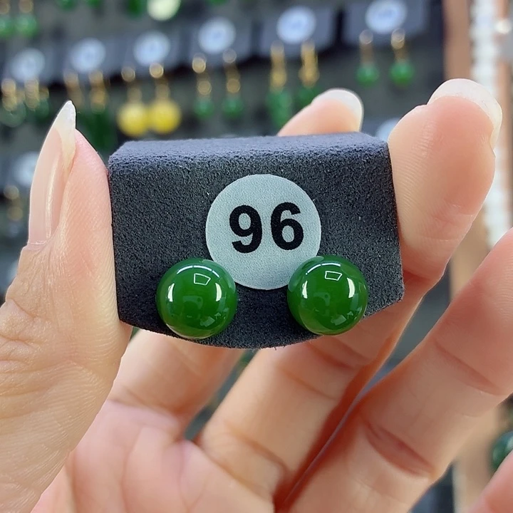 和田玉18K金镶嵌耳饰