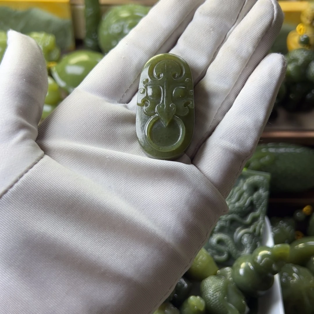 岫岩老玉（透闪石质玉）挂件未镶嵌