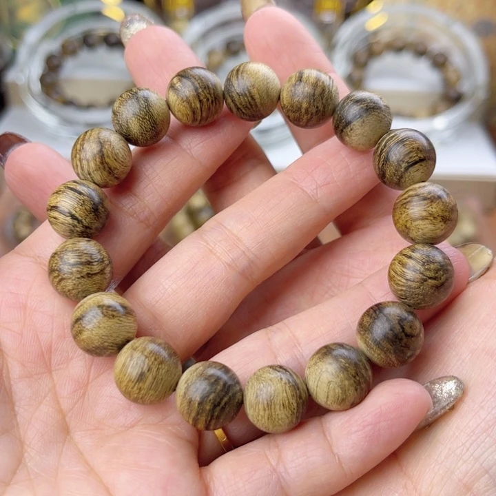 沉香手串小****收达拉干玉化老料满留疤虎斑纹1.2