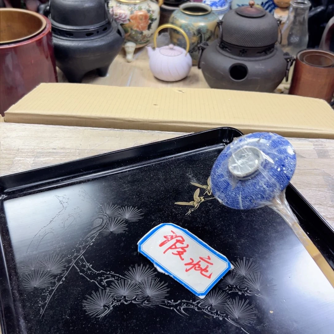 瓷片陶瓷和金属表面上产生