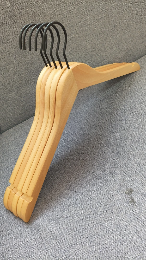 家用防滑无痕实木衣架酒店服装店通用防变形衣撑