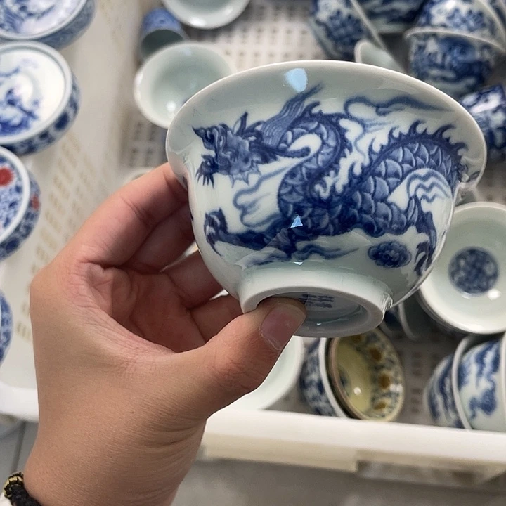 瓷片景德镇青花铠甲龙主人杯