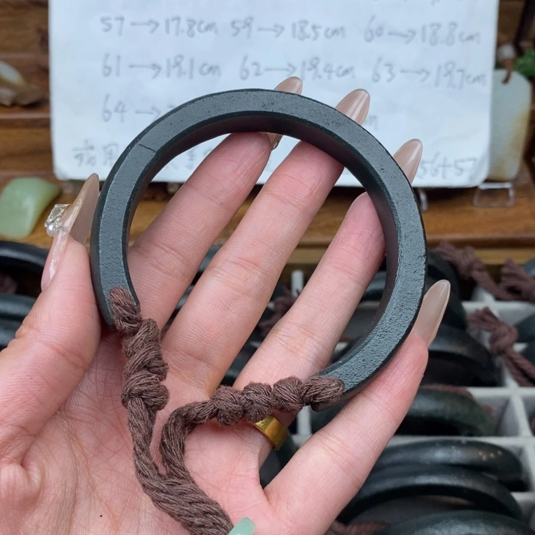 和田玉颈饰未镶嵌蜡****笔