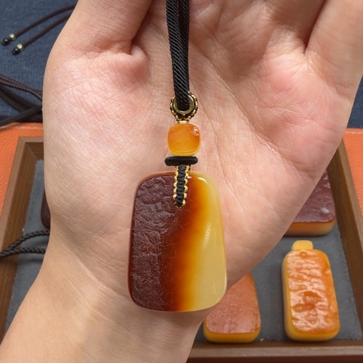 蜜蜡未镶嵌吊坠(赠链)