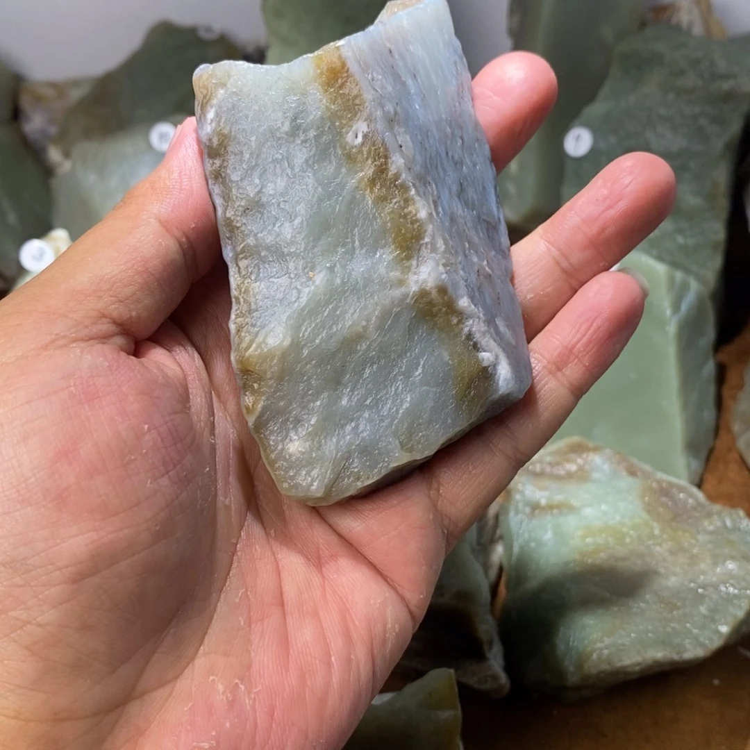 和田玉未镶嵌珠宝半成品自*