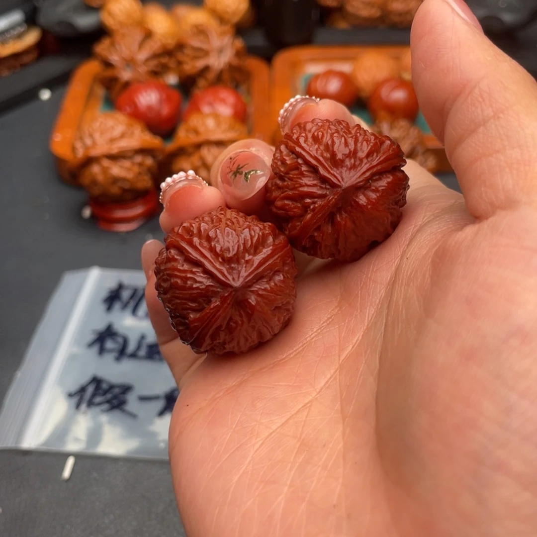 杨****文玩核桃把件三棱