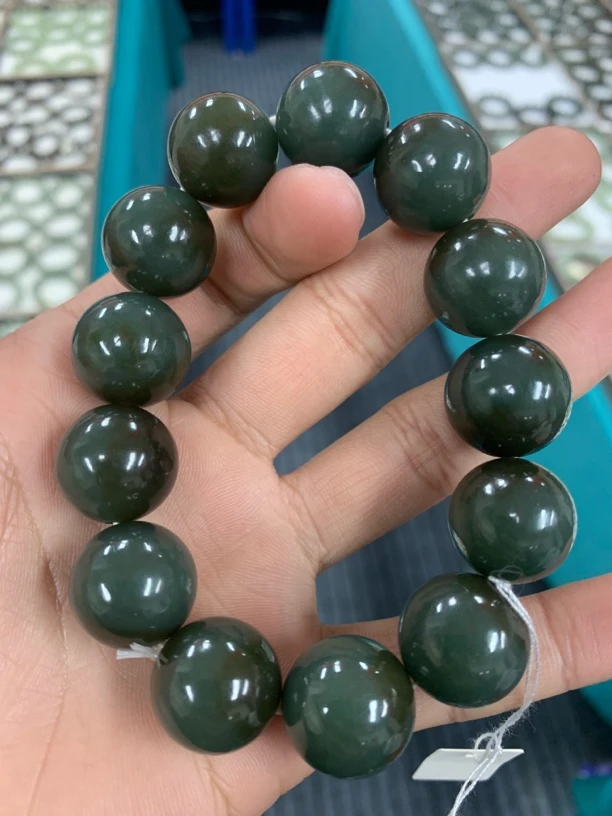 A118纯天然新疆聚宝盆和田玉卡18