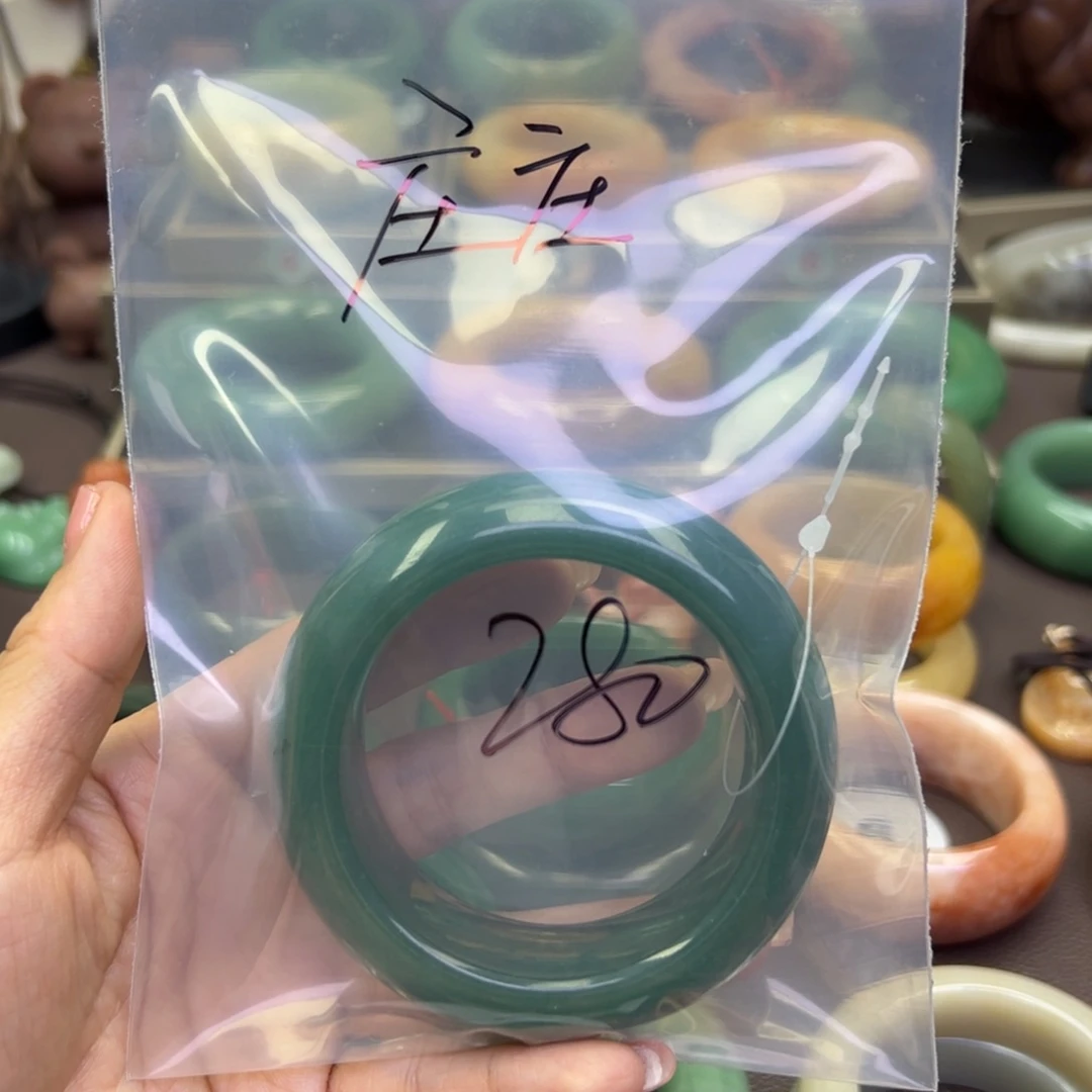 未镶嵌手镯石英岩玉庄*?