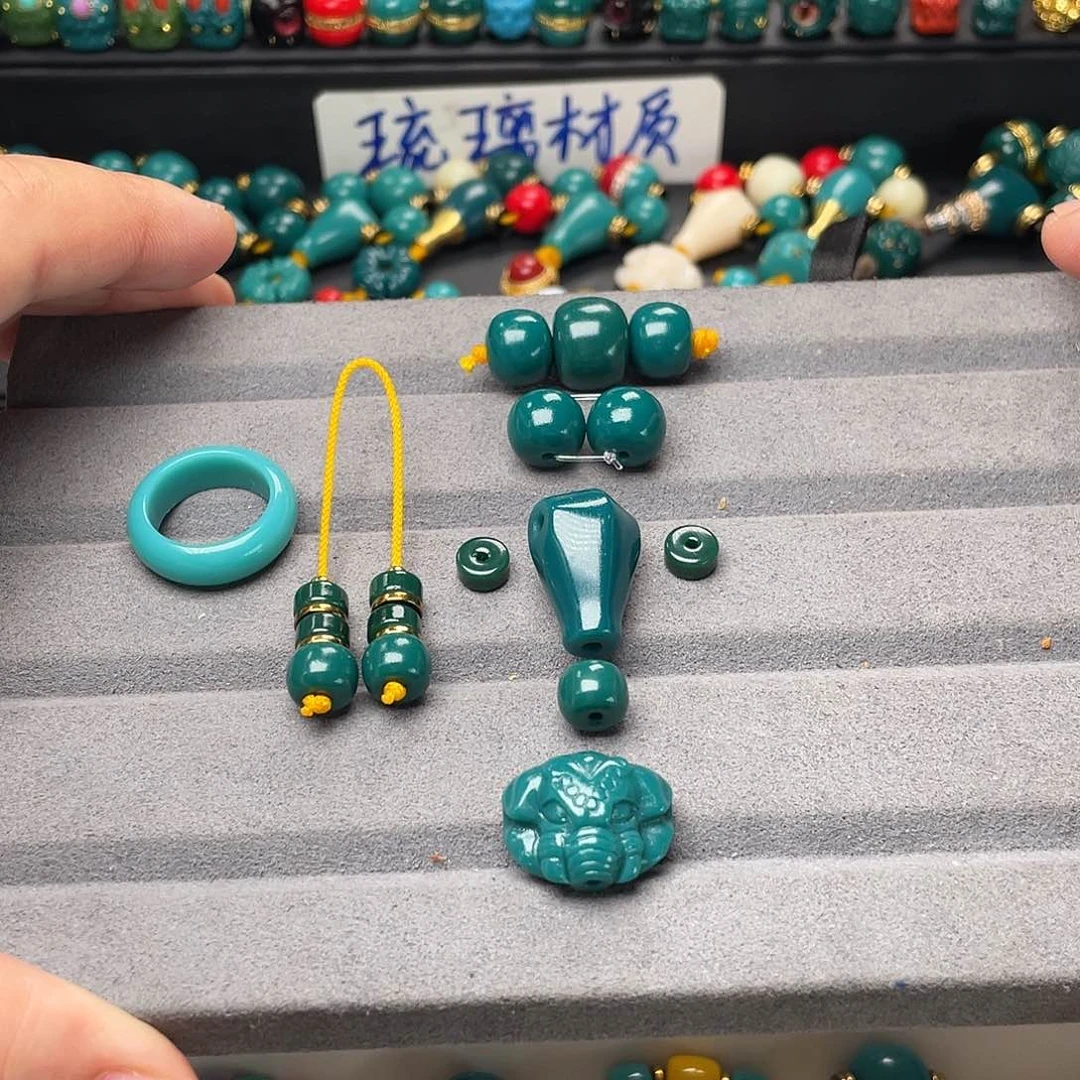 琉璃颈饰琉璃材质