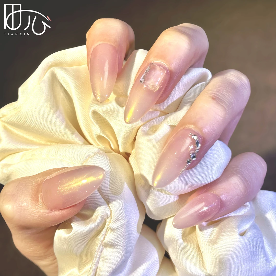 田心 ·【极光】新年极光粉立体温柔气质碎钻氛围猫眼纯手工穿戴甲