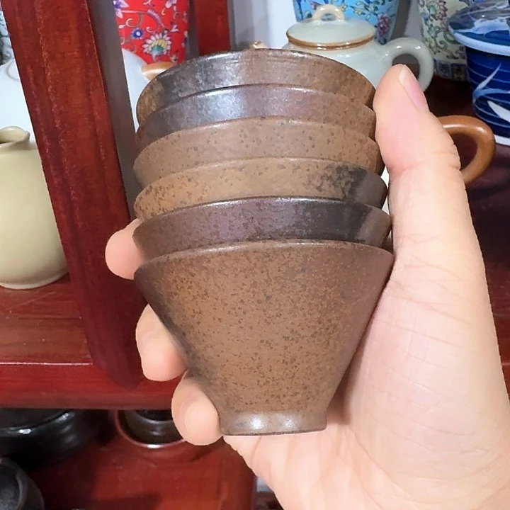 主人杯一个，瓷。。品茗杯