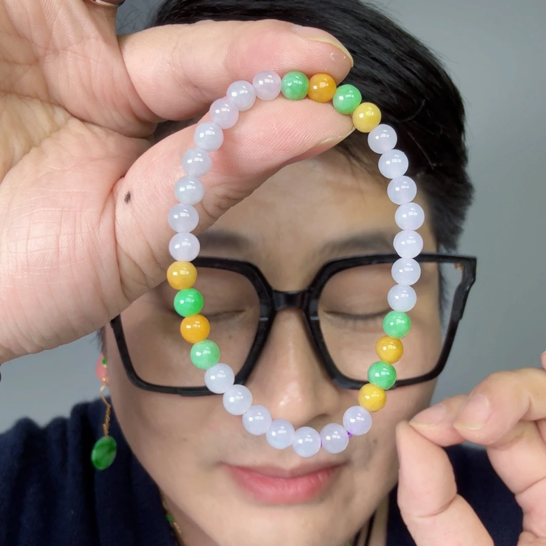 翡翠未镶嵌颈饰一件