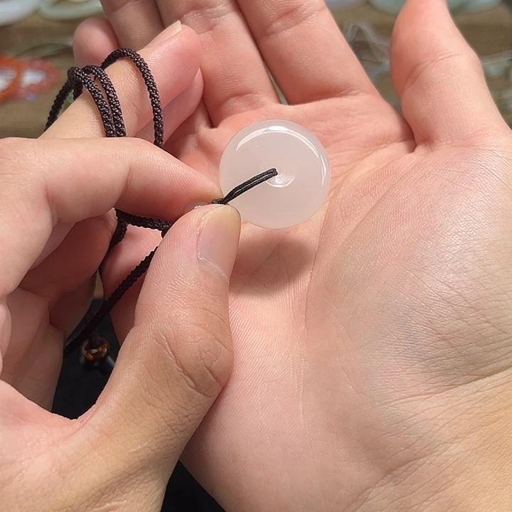 石英质玉未镶嵌颈饰